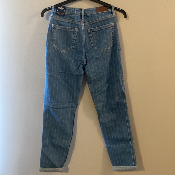 Hollister High Rise Mom Jean- Stretch - Picture 4 of 4